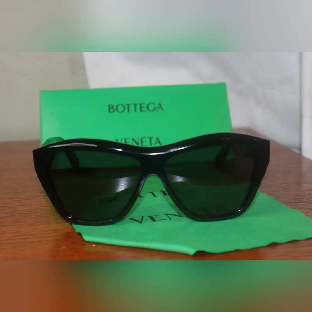 Bottega Veneta black sunglass - Picture 3 of 7